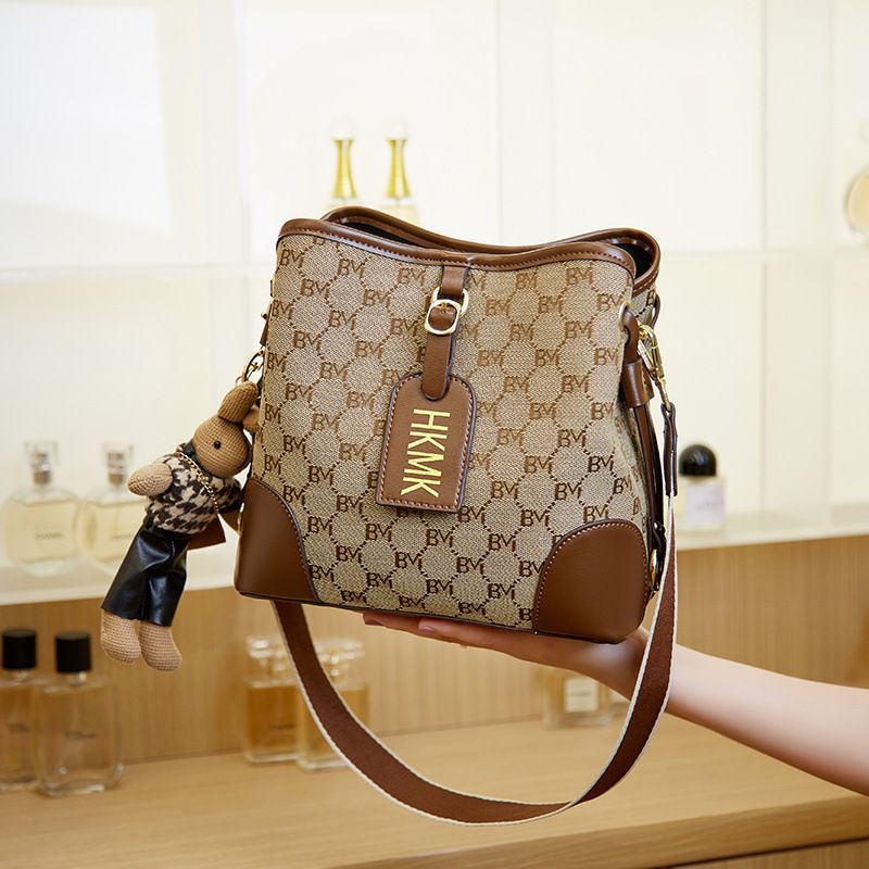 Borsa a tracolla singola leggera in pelle di vacchetta per donna 2025, nuova e versatile, alla moda, in stile francese_voghion.com