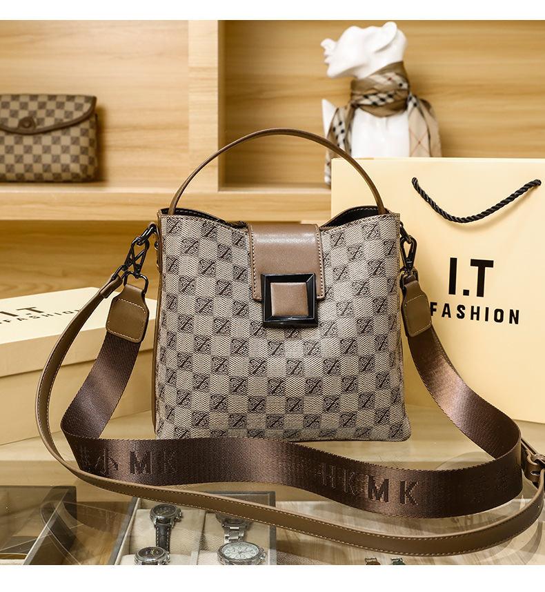 Women's Bags 2024 New Large-capacity Bucket Bag Fashion Popular Handheld Shoulder Bag Versatile Texture Diagonal Cross Bag Tide_voghion.com