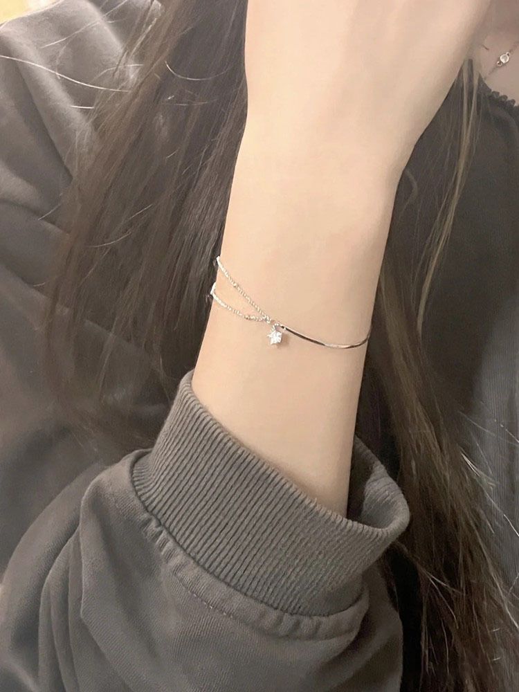 999 sterling star for women, double layered light luxury, versatile, niche, high-end feeling, Instagram style,_voghion.com