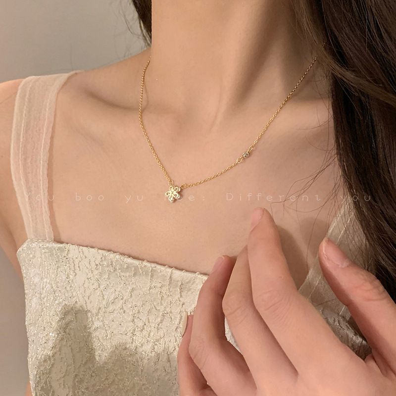 Collier en zircon à fleurs pour femmes, design de niche, chaîne de clavicule douce, collier avancé 2024, nouveaux accessoires tendance en gros_voghion.com