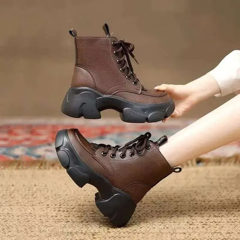 Thick Veet Martin For Women 2024 New Autumn And Winter Versatile Fashion Women's Soft Soled Small Height Increasing_voghion.com