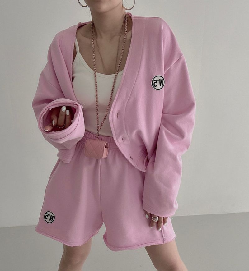 Schickes koreanisches Set aus Sweatshirt und Shorts mit bestickten Ärmeln und Fliegenärmeln – trendiges urbanes passendes Outfit für Damen (Pink, Grün, Grau-Weiß, Schwarz, Einheitsgröße)_voghion.com