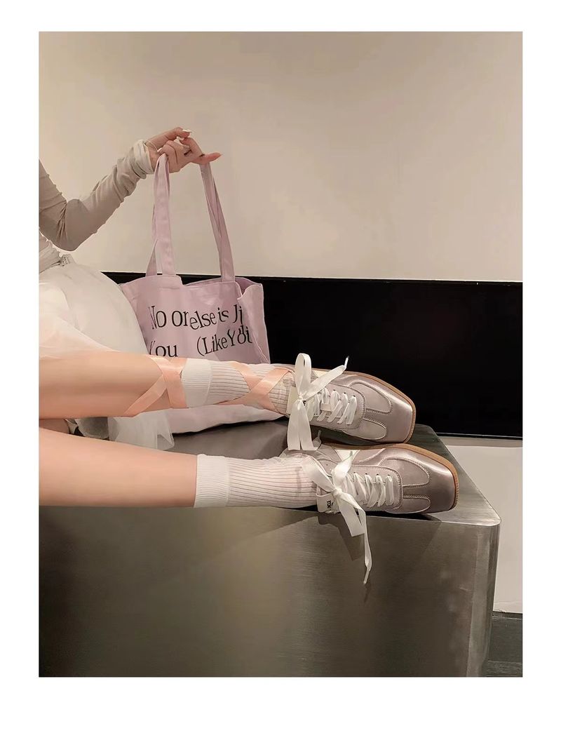 Ballerinarianism 2024 Frühjahr Neue Weiche Sohle Satin Quadratischen Kopf Innen Erhöhen Casual Vielseitige Deutsche Trainingsschuhe für_voghion.com
