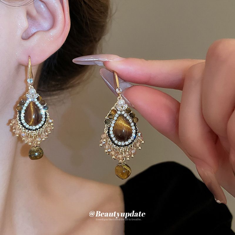 Orecchini Milad Color Series con pietra occhio di tigre e nappa, stile palazzo francese, per donna_voghion.com