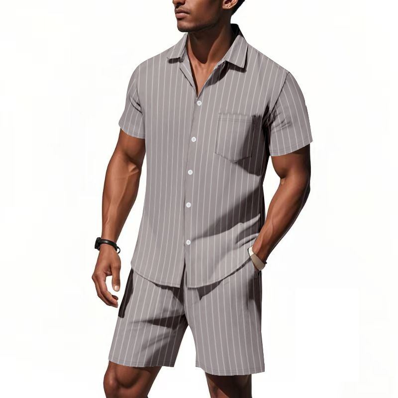 Completo da uomo con camicia a maniche corte a righe in lino e pantaloncini casual - Completo estivo traspirante per spiaggia e viaggi. Set da uomo_voghion.com