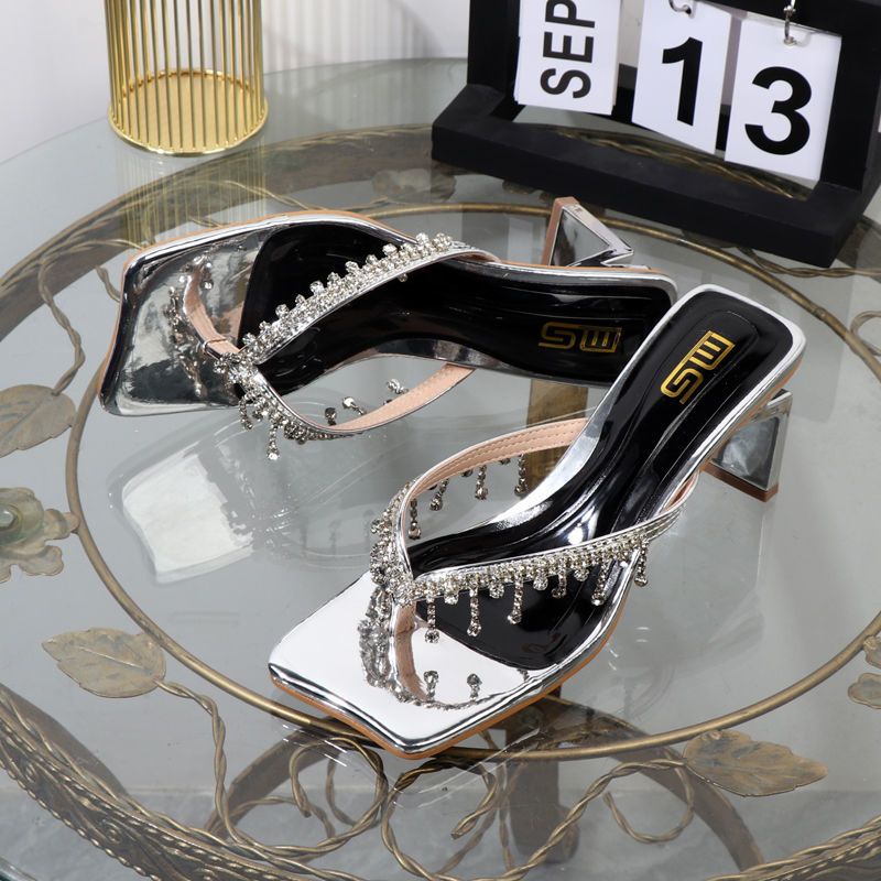 Tongs à chevrons à la mode 2024 avec clips, talons épais, chaînes en strass pour vêtements d'extérieur, pantoufles de mode,_voghion.com