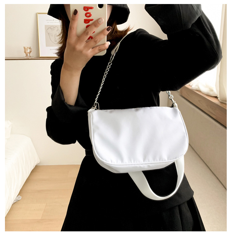 Niche Design Bag Damen 2023 Summer Nei Netz Rout Nylon Ënneraarmtasch High-End Sense One-Shoulder Handtasch mat Ketten_voghion.com