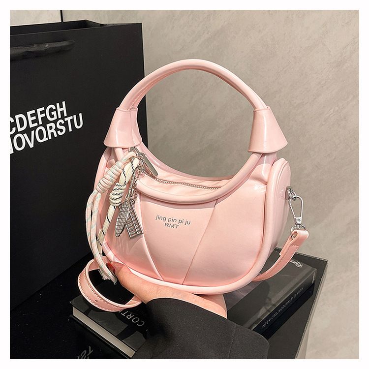 Elegante und stilvolle Damen-Umhängetasche in Mondform mit Seilknoten-Akzent – ideal für den Alltag._voghion.com