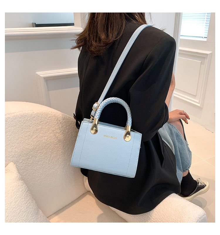 2024 Sommer Neue Mode Weben Handtasche Einzelne Schulter Crossbody Kleine Quadratische Damentasche Mischreihe_voghion.com