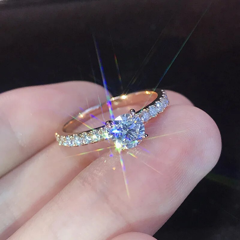 Anelli di fidanzamento con zirconi di cristallo di design alla moda di vendita calda per le donne Anelli di gioielli da donna di moda regalo di nozze femminile_voghion.com