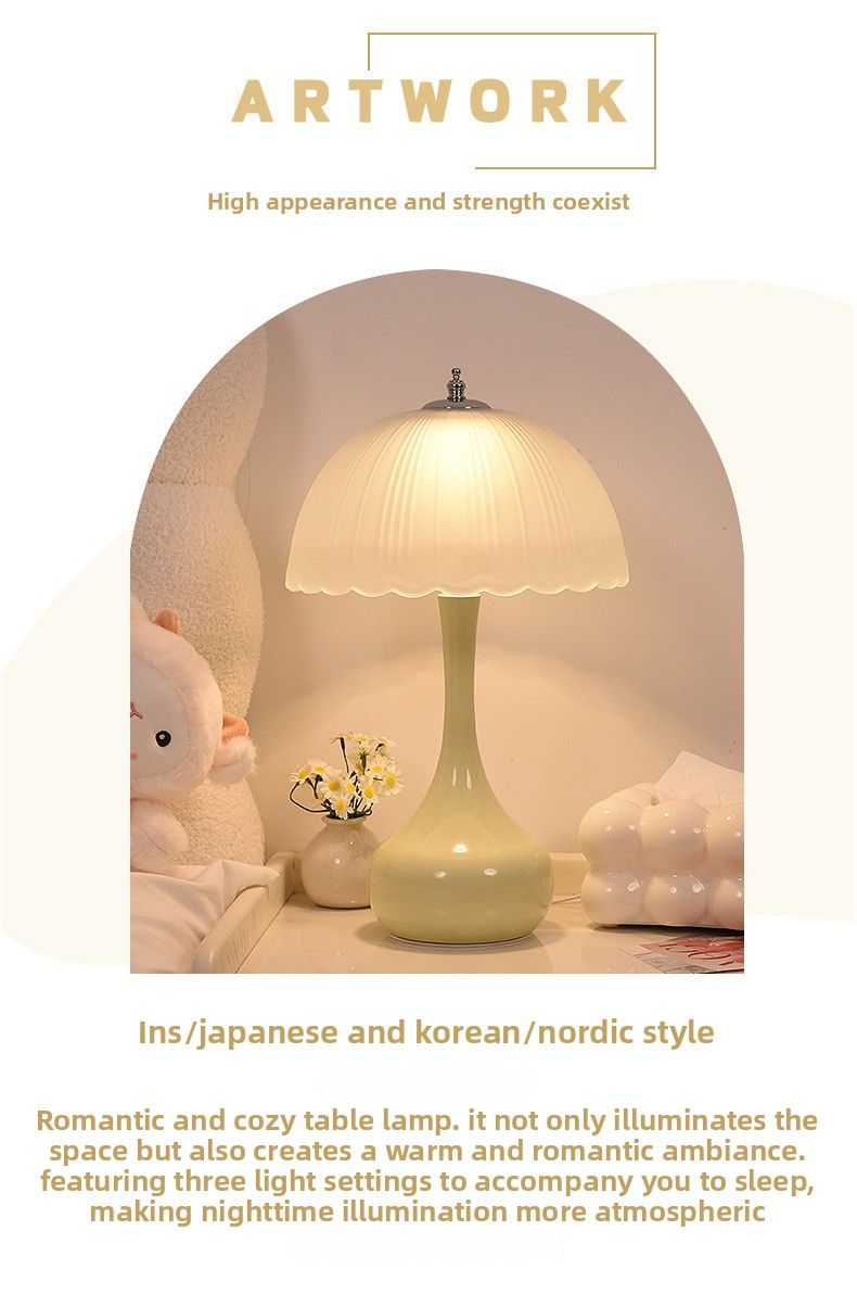 Lampada da comodino 2025 Nuova luce notturna romantica in stile crema per camera da letto principale moderna di lusso di fascia alta_voghion.com