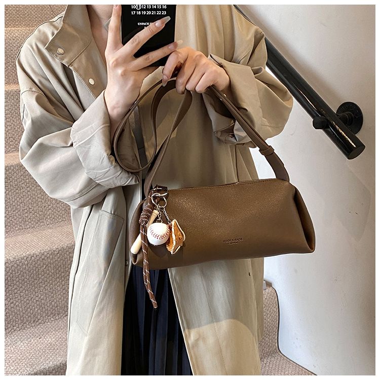 Small niche design pillow soft 2024 new autumn and winter wide strap armpit commuting exquisite single shoulder_voghion.com