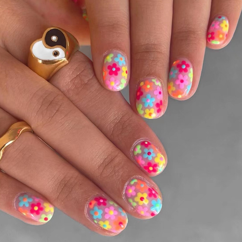 24-teiliges künstliches Nagelset mit kurzem, rundem Kopf, niedliche Blume, blaue künstliche Nägel mit Kleber, einfach tragbar, vollständige Nagelabdeckung_voghion.com