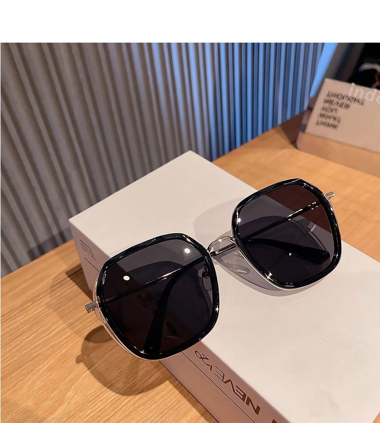 Temperament Elegant Sunglasses Women's Summer UV Protection Large Frame Shows Face Small Sunglasses Advanced Sense Travel_voghion.com