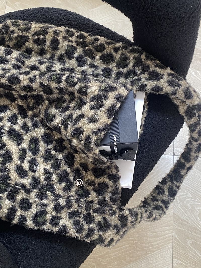 Korean new ins style wool plush large capacity shoulder bag leopard print fur messenger tote bag_voghion.com