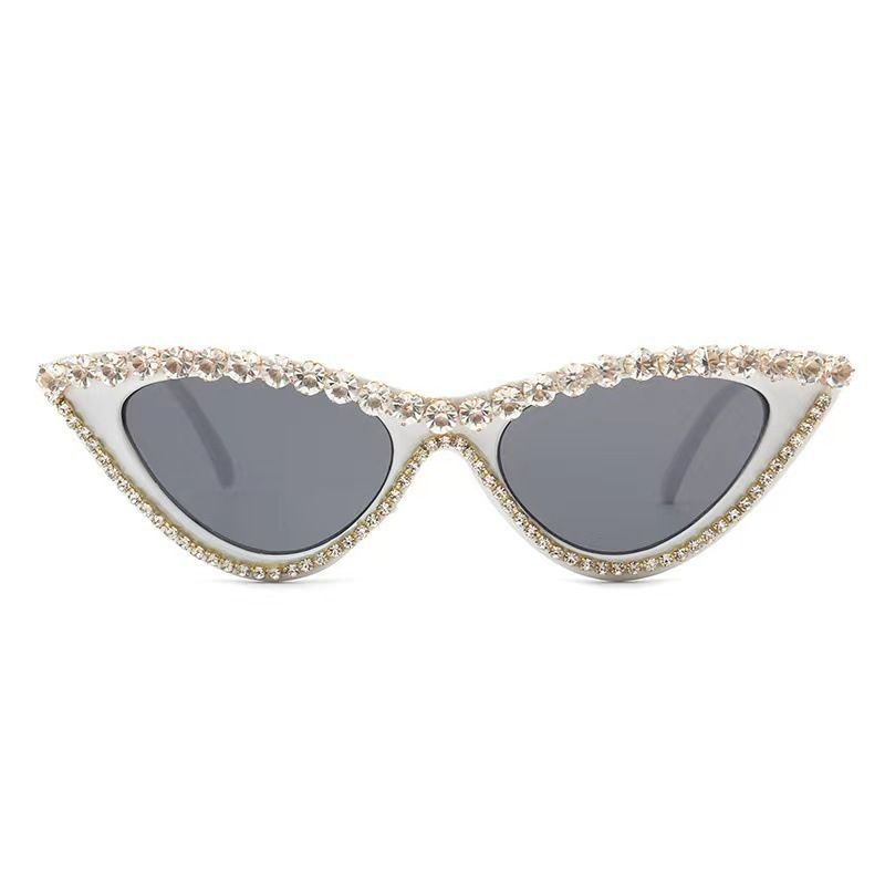 Trendy triangular glasses, fashionable and exaggerated with sunglasses, cat eye patch diamond sunglasses_voghion.com