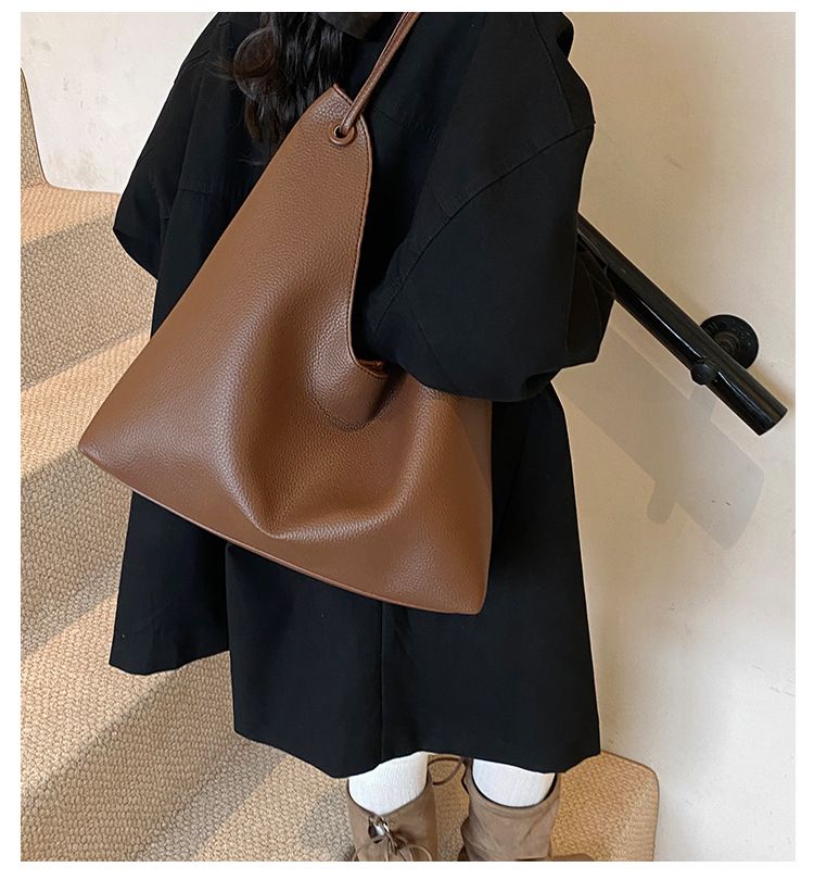 Korean casual tote texture women's 2024 new simple underarm soft shoulder bag_voghion.com