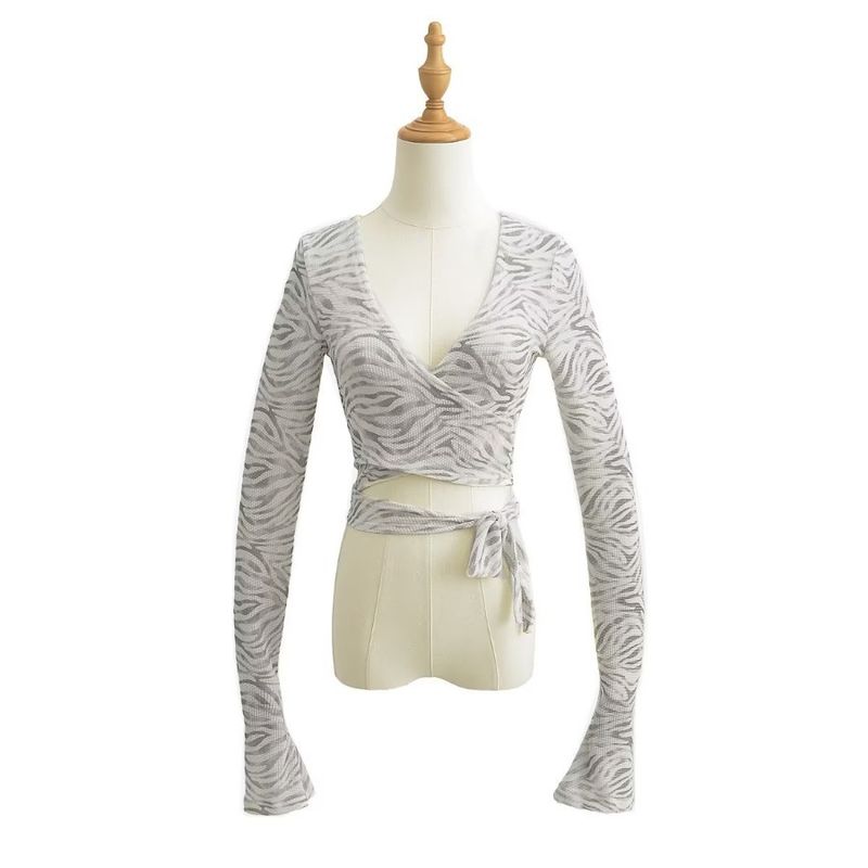 2025 Tie Up Sexy Base Shirt Style Women's Wear Leaky Umbilical Cross T-shirt Trumpet Sleeve Top_voghion.com