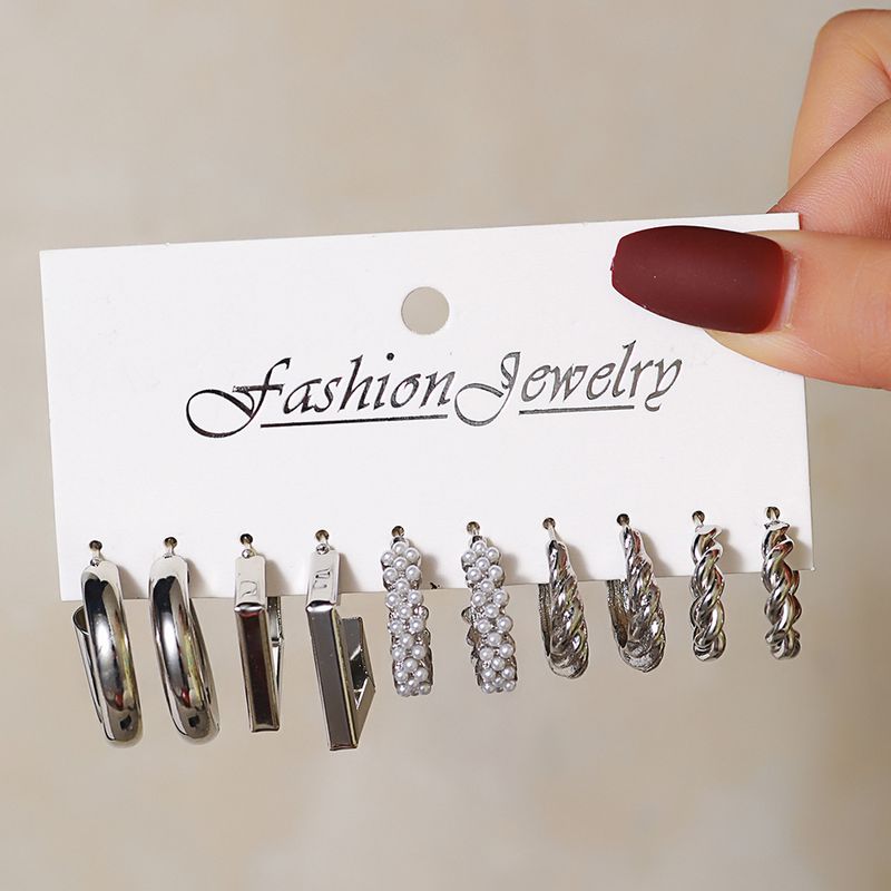 Orecchini a cerchio con perle a forma di C vintage più venduti per donna, set di orecchini a bottone in metallo geometrico creativo, set di 5 orecchini_voghion.com