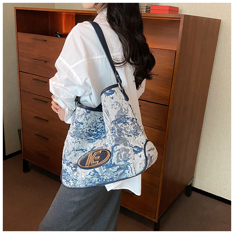 Nuova borsa a tracolla con lettera di fascia alta Borsa tote in tela stile esplosivo transfrontaliero Borsa da donna diagonale di grande capacità borsa sotto le ascelle_voghion.com