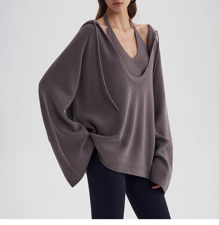 Maglione con cappuccio in lana lavorato a maglia con scollo a U e pantaloncini allacciati all'americana, stile minimalista, per l'inizio dell'autunno_voghion.com