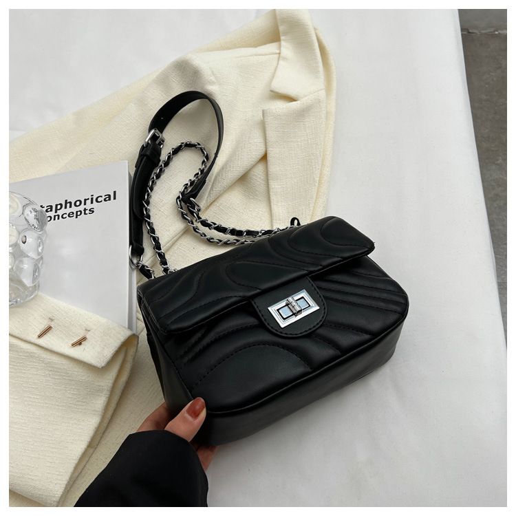 Tegoroczne popularne są uniwersalne damskie torebki na wiosnę i lato. 2024 nowa moda i faktura łańcucha crossbody dla kobiet małe_voghion.com