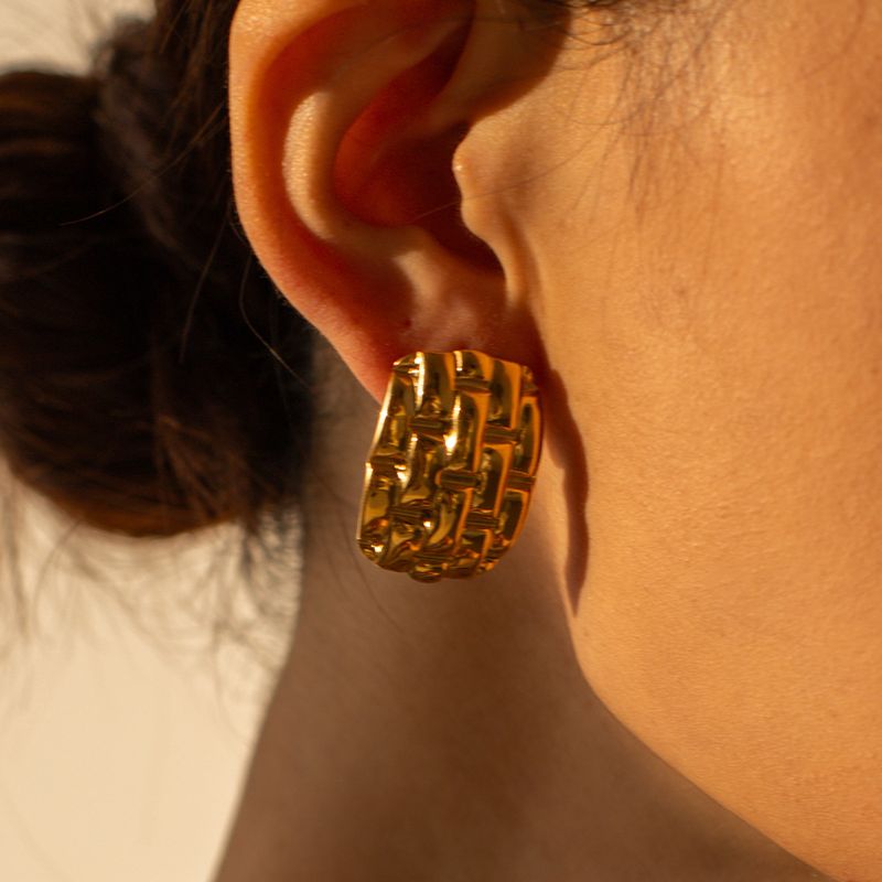 Advanced design, gold stainless steel texture, exaggerated earrings, INS women's fashionable and versatile earring_voghion.com