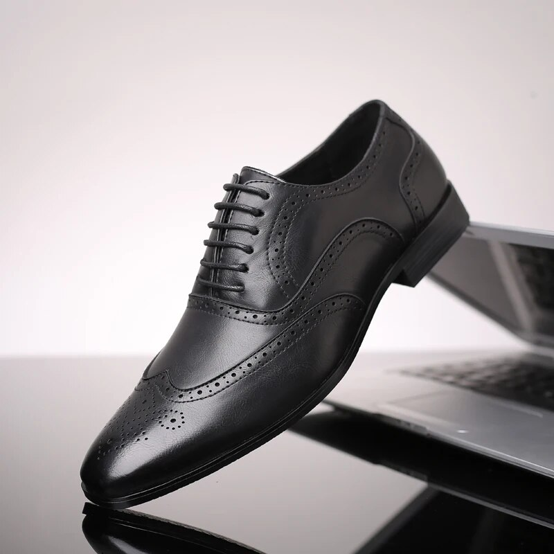Cost performance Classic Oxfords Leather Formal Pointed Toe Business Office Dress Man Brogue Flats Wedding Party Shoes_voghion.com
