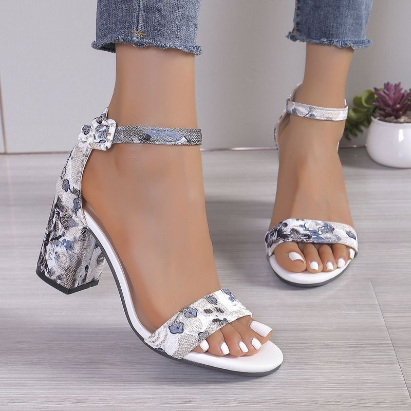 Grenzüberschreitende große römische Sandalen im europäischen und amerikanischen Stil für Damen im Sommer 2024. Neue Sandalen mit dicker Sohle und Keilabsatz und bedruckter Schnalle_voghion.com