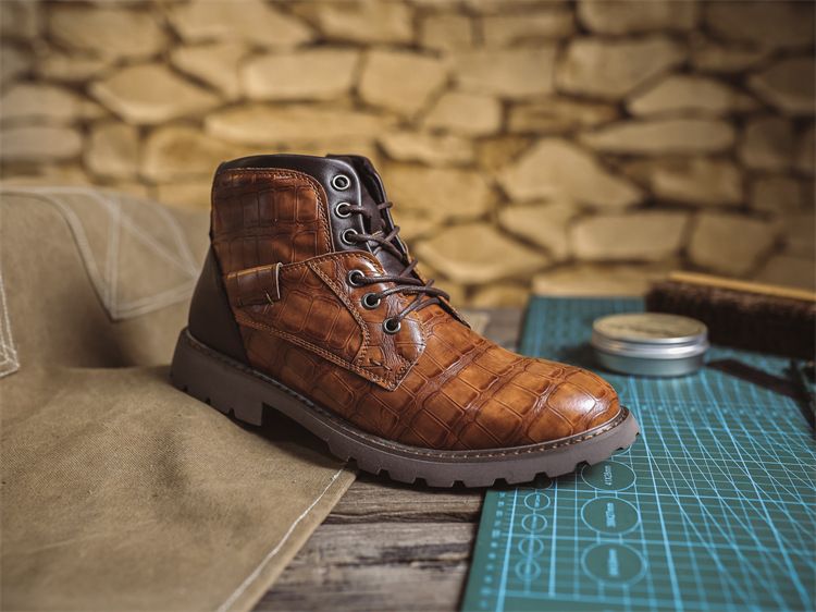 2024 Autumn New Martin Durable British Style Short Mid-top Men's Leather Boots_voghion.com