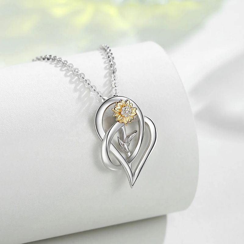 Ciondolo a forma di cuore in argento con fiore e girasole_voghion.com
