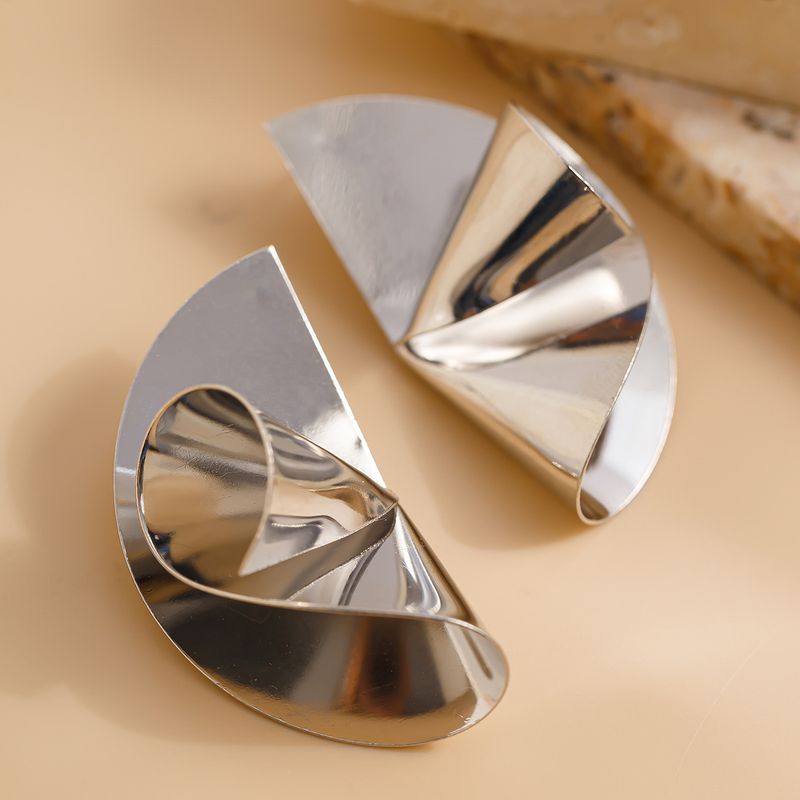 Personality metal geometric texture hollow earrings female irregular twisted glossy earrings earrings_voghion.com