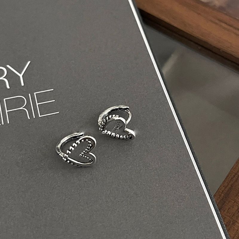 Orecchini a clip con design di nicchia 2023 nuovo stile coreano temperamento orecchini rossi netti orecchini femminili orecchini_voghion.com