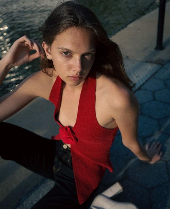 Canotta da donna europea e americana, sexy, in lana, con collo a V e collo a coniglio, in saldo, primavera ed estate 2025_voghion.com