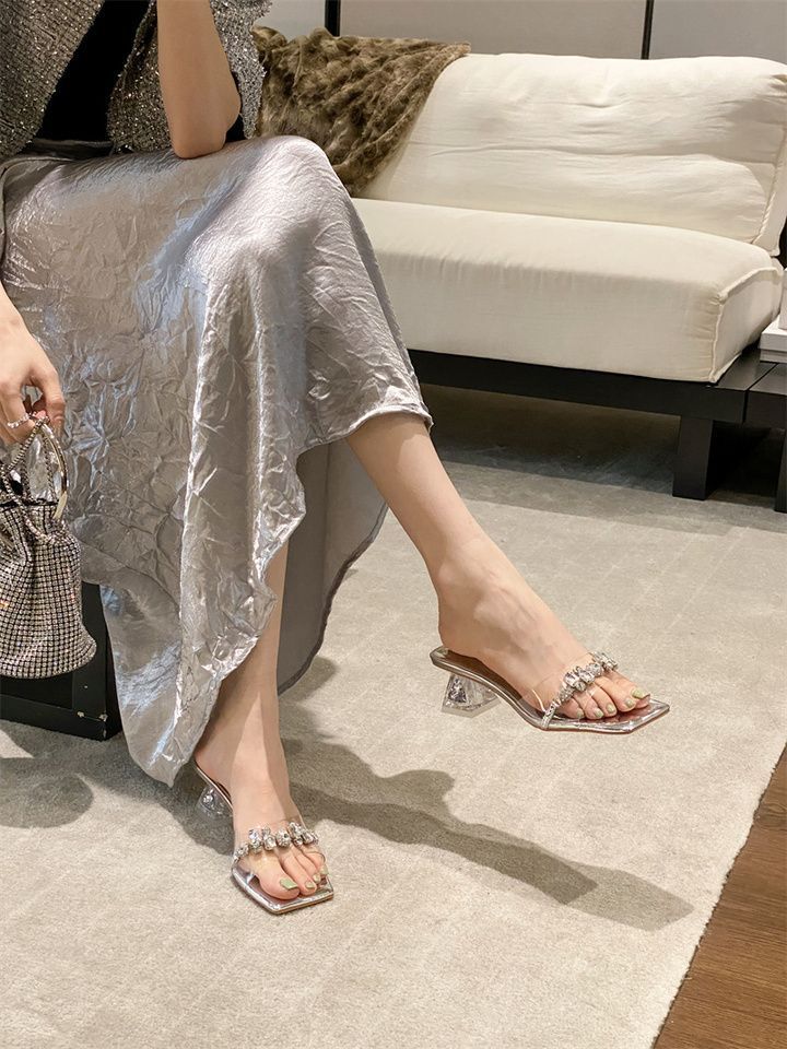 Diamantgefütterte Sanda für Damen mit freiliegenden Zehen, silberne Hausschuhe für modische Kleidung, trendige transparente Kristallhochzeit_voghion.com