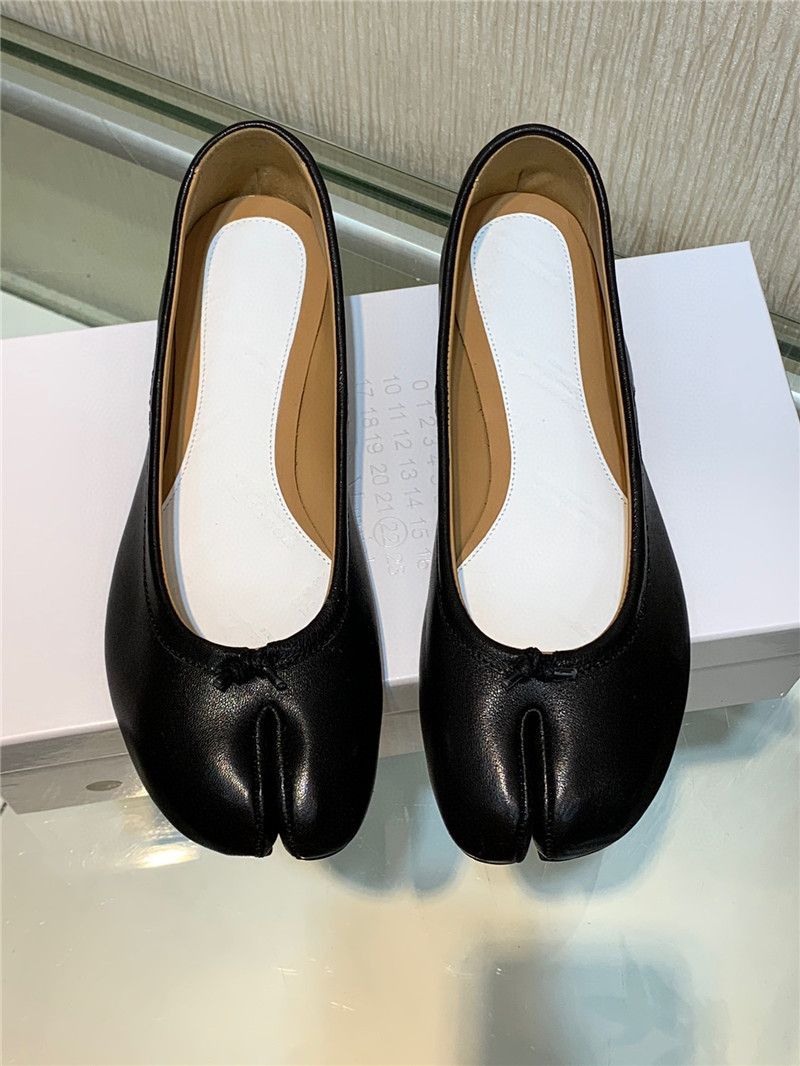The Channel Products Are Very Comfortable. Tabi Split Toe Bottomed Shallow Mouth Casual Single Flat Heels, Pig's Feet_voghion.com