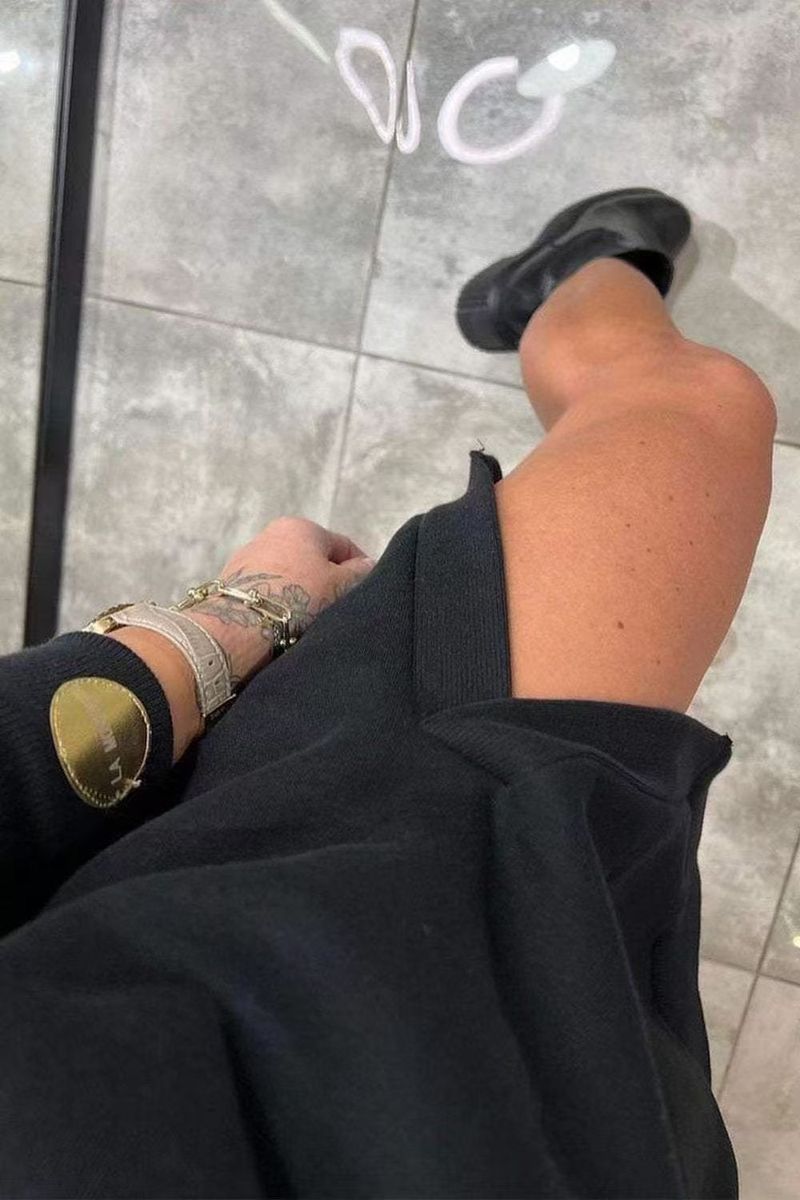 Oversized Split-Hem Sweatshirt Dress – Long Sleeve Casual Tunic (S-XXXL, Black/Beige)_voghion.com