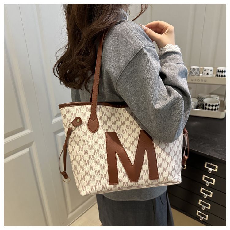 Light Luxury Large Capacity Letter Print Tote Shoulder Bag Set Stylish And Practical For Everyday Use, Soft Textured Crossbody Bag With Zipper Closure_voghion.com