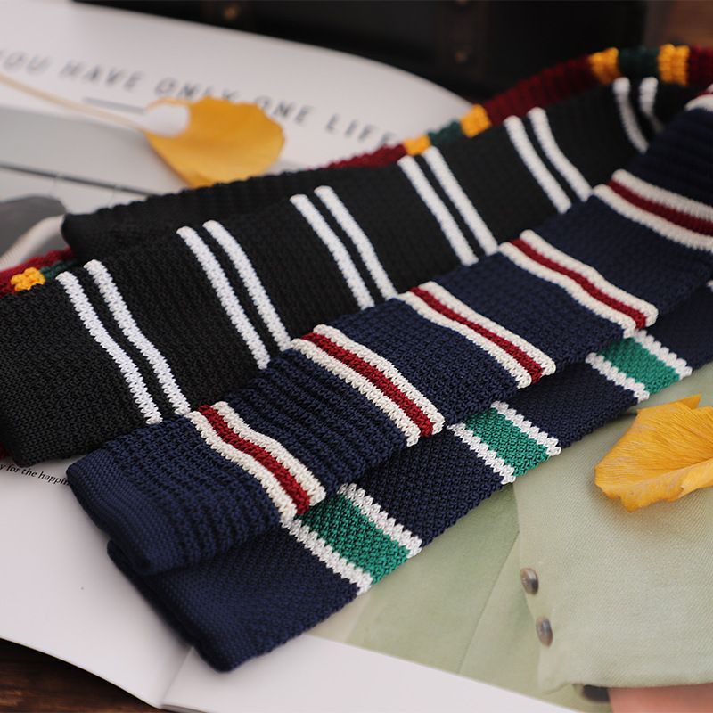 Cravatta a righe lavorata a maglia versatile retrò casual all'ingrosso in magazzino in fabbrica, testa piatta, stile coreano, sensazione da gentiluomo_voghion.com