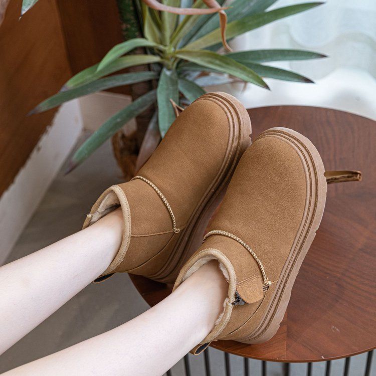 Dick besohlte Schneestiefel für Damen im Winter 2024, neues Modell mit samtig dicken Fußpedalen, kurzen Stiefeln mit Brot und Leder_voghion.com