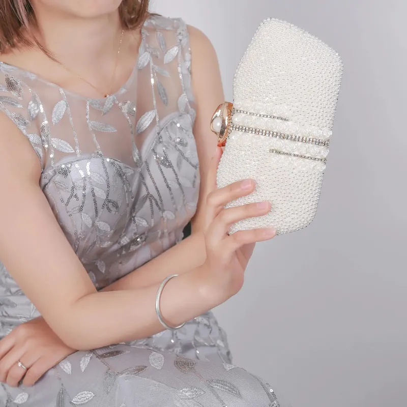 Borsa a mano da donna con pochette in perle lucide, elegante, con catena in metallo, da sera, elegante, fatta a mano, con perline di rosa 250614l_voghion.com