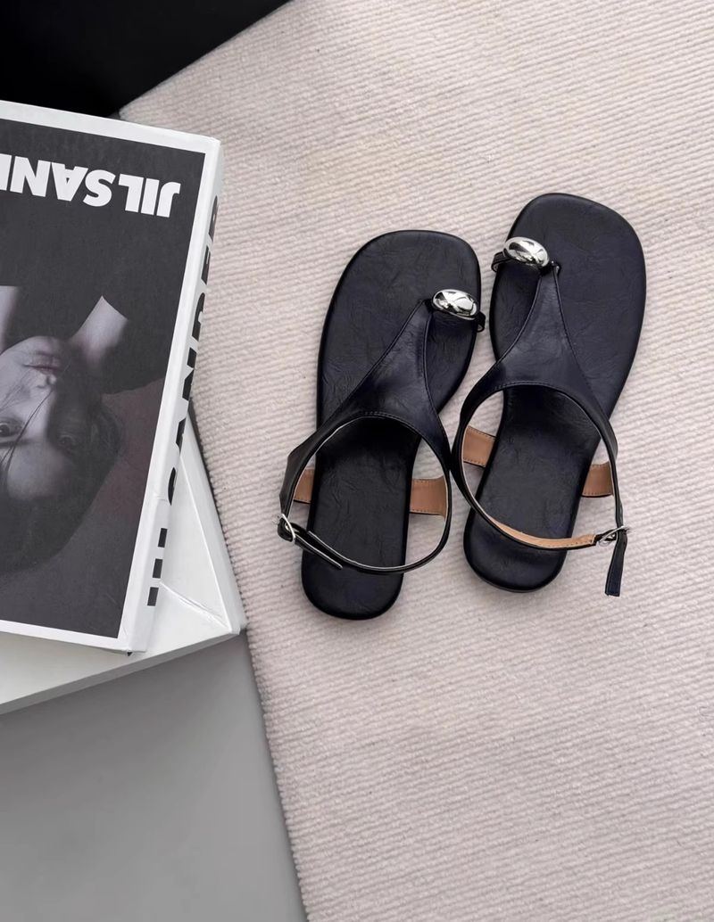 Sandales plates à bride unique pour femmes, nouvelle collection été 2025, en cuir souple, à bout ouvert_voghion.com