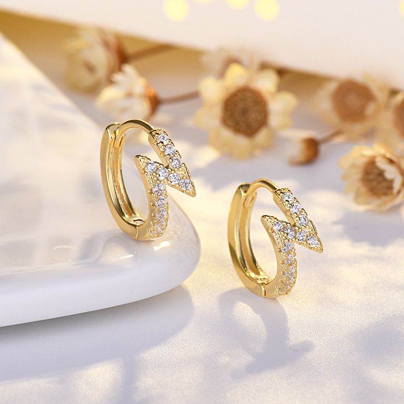 Korean Dongdaemun Micro Lightning Buckle Simple Versatile Small and Cool Style Wind Tassel Earrings_voghion.com