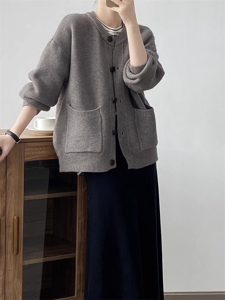 Giacca in maglia tinta unita per donna, stile medio-lungo, nuovo articolo autunno 2024, cardigan in maglia con scollo rotondo e tasca, ampio_voghion.com