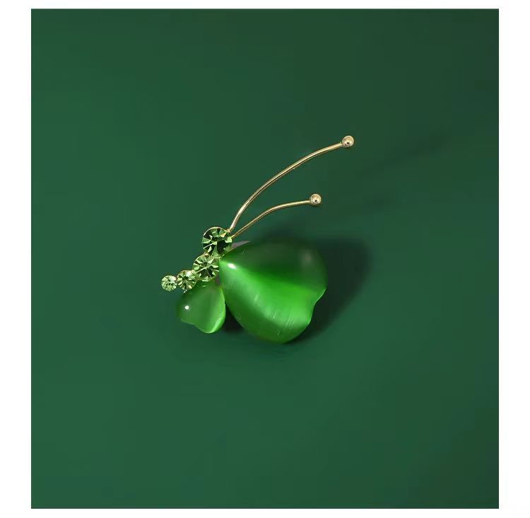 Emerald Butterfly Brooch High-end Women's Anti-light Buckle Classical Temperament Corsage Cheongsam Suit Pin Neckline Accessories_voghion.com