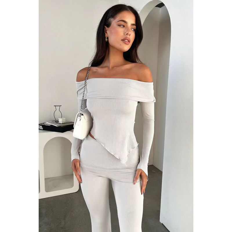 GL6706 Conjunto de dos piezas de pantalón acampanado con solapa, hombros descubiertos e irregulares de canalé pequeño para mujer_voghion.com