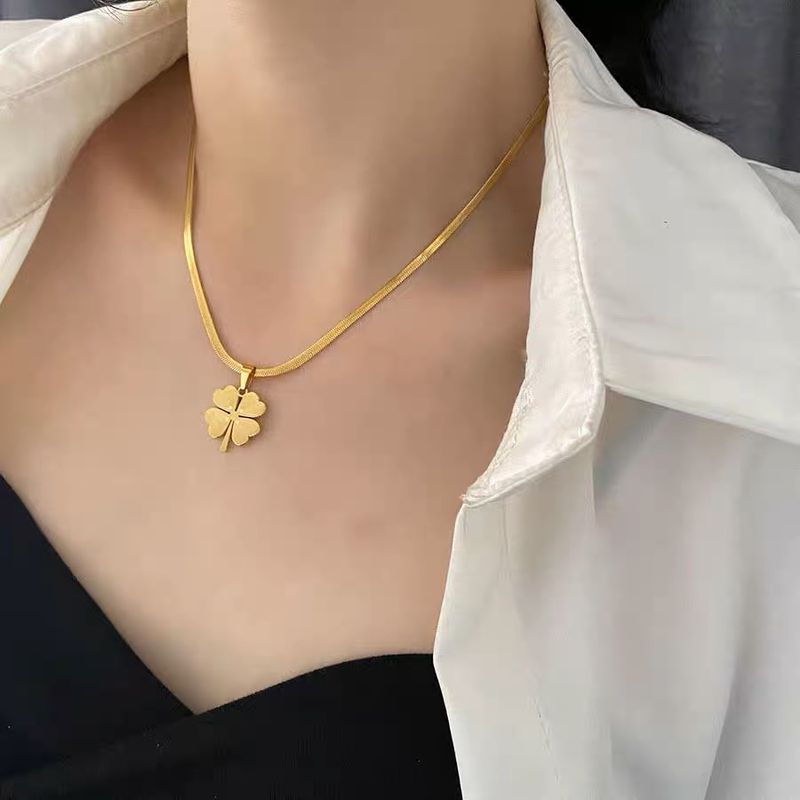versione del design personalizzato nuovi versatili orecchini a foglia fiore quadrifoglio in acciaio al titanio a forma di cuore in acciaio al titanio da donna; orecchini boutique di nicchia_voghion.com