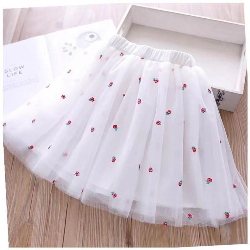 Set due pezzi con top in denim con risvolto ricamato e gonna in rete da principessa per ragazze_voghion.com