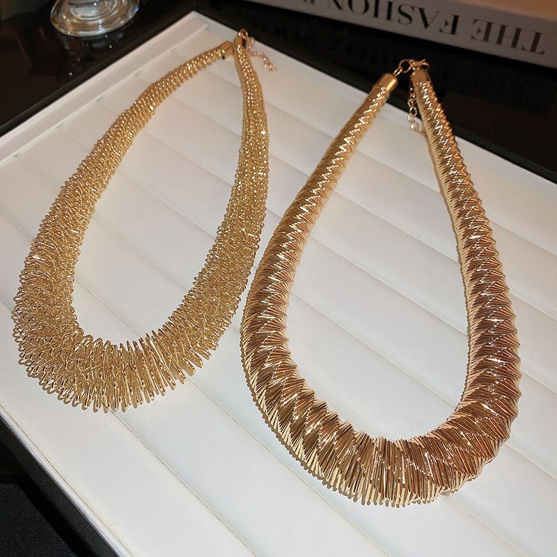 Metalldesign Sense-krage, liten skara överdriver medeltida nyckelbenskedja, nätrött, mode, lätt lyxstil_voghion.com