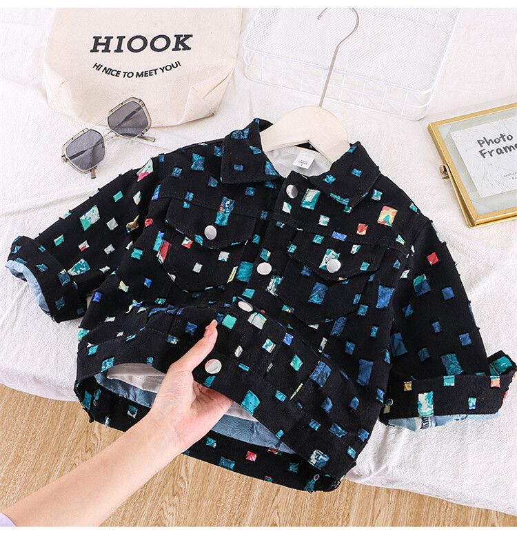Giacca elegante e raffinata con fondo colorato ritagliato per mamma e bambini_voghion.com